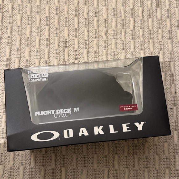 Oakley Flight Deck Snow Goggles - Mirrored Black and Silver (BRAND NEW IN BOX) - Picture 7 of 8